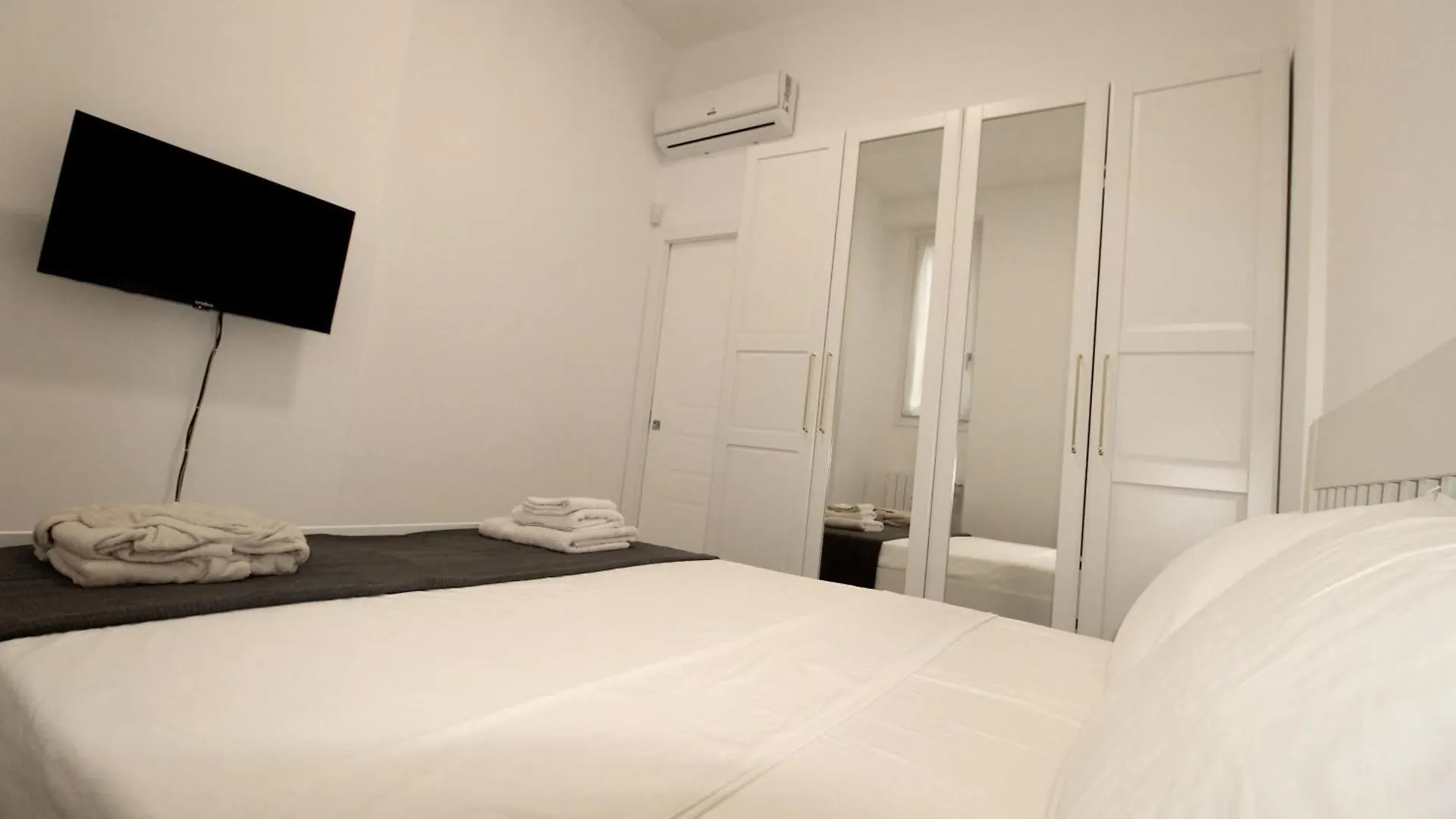 Logical Apartments Via P Rossi 19 Milano Italia