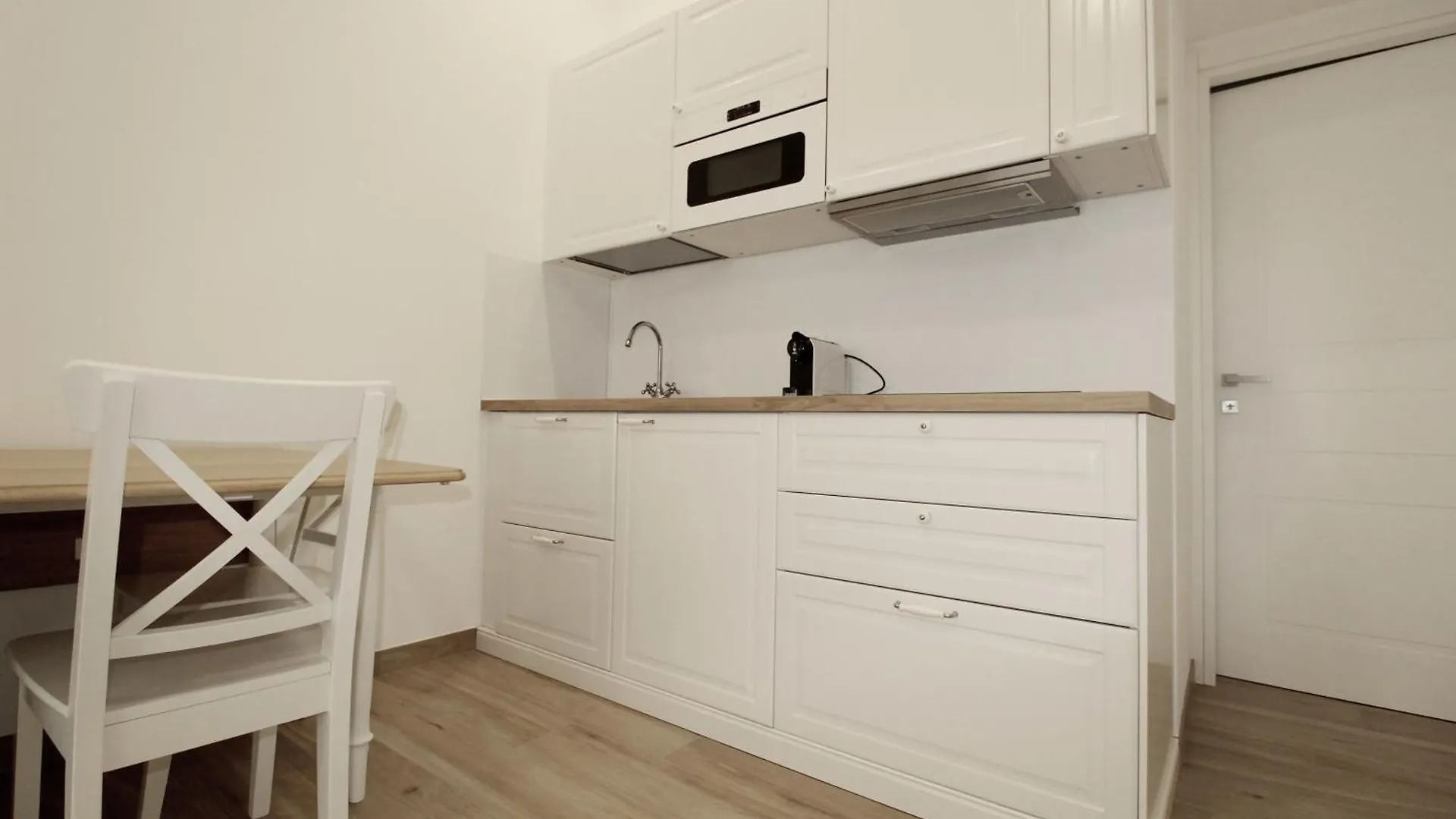 Logical Apartments Via P Rossi 19 Milano Italia