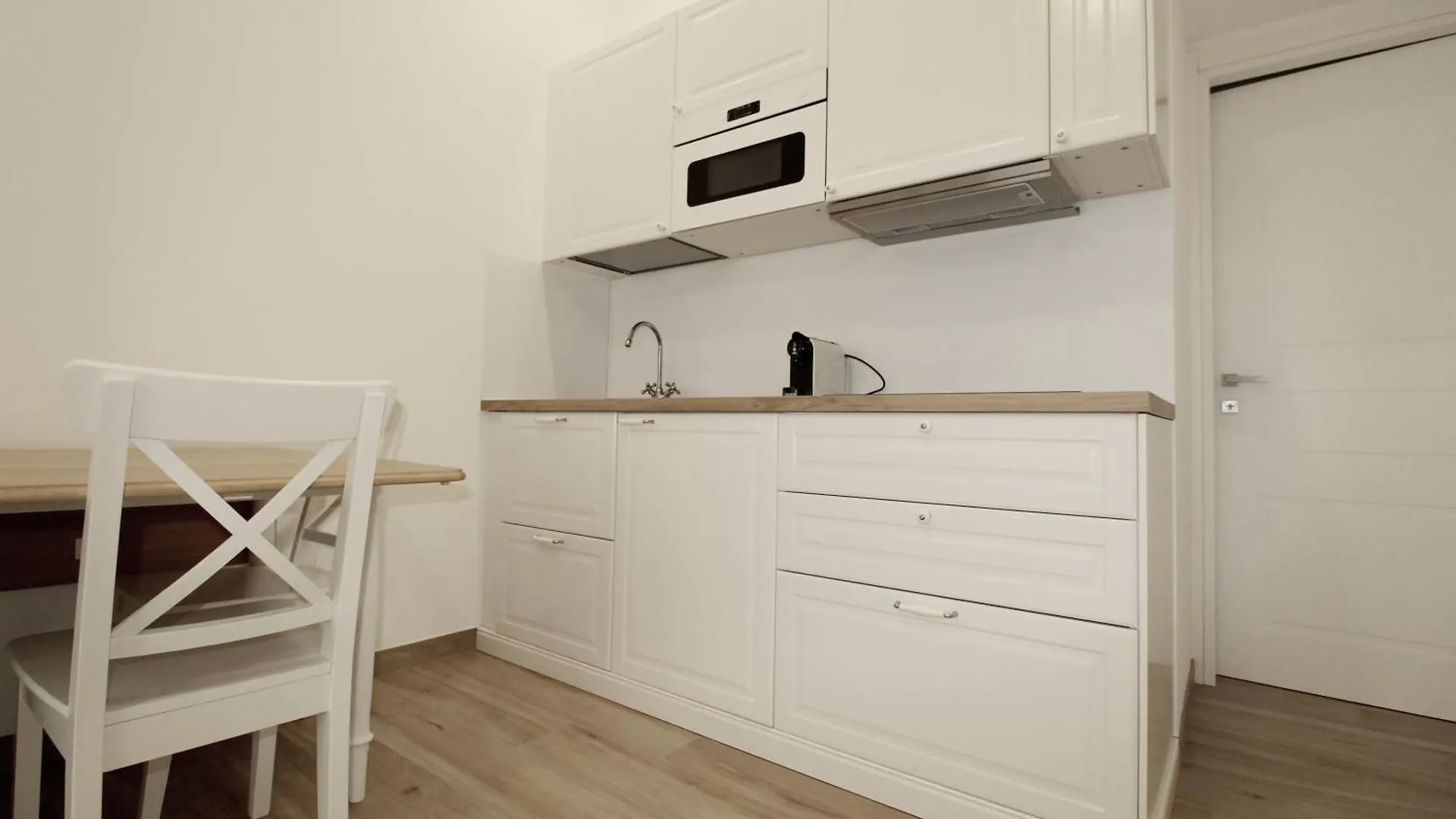 Logical Apartments Via P Rossi 19 Milano